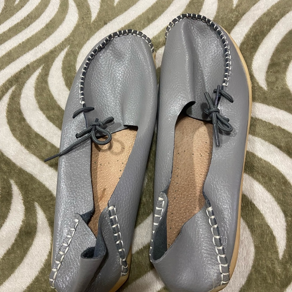 Source Unknown Gray Women's Moccasins